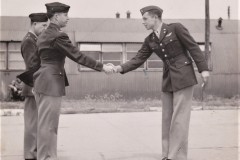 Lt Eddie Simpson receives award from Col. Graham
